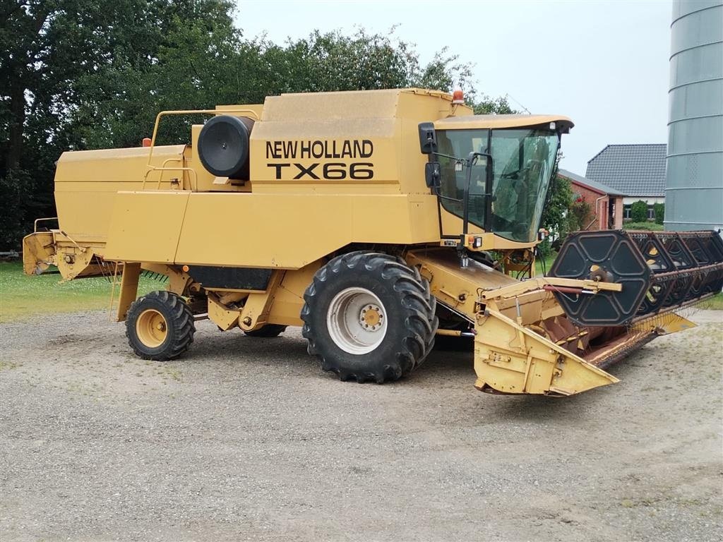 Mähdrescher des Typs New Holland TX 66 SLH årg. 1996, 3258 høsttimer og 4333 motortimer, selvoprettende soldkasse, 20 fods bord, stor tankoverbygning, maskinen er løbende serviceret, Gebrauchtmaschine in Bylderup-Bov (Bild 6)