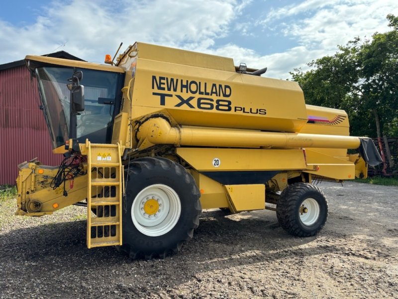 Mähdrescher del tipo New Holland TX 68 PLUS FSH 24 fod avnespreder, Gebrauchtmaschine en Skive