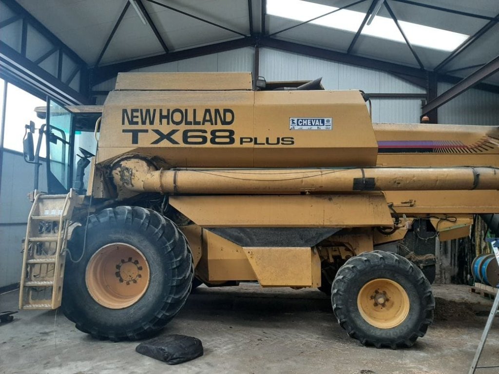 Mähdrescher van het type New Holland TX 68 plus, Gebrauchtmaschine in Saint-Nabord (Foto 1)