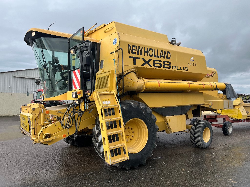 Mähdrescher tip New Holland TX 68, Gebrauchtmaschine in VERT TOULON (Poză 1)