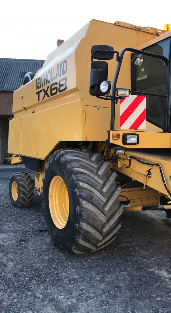 Mähdrescher du type New Holland TX 68, Gebrauchtmaschine en VERT TOULON (Photo 1)