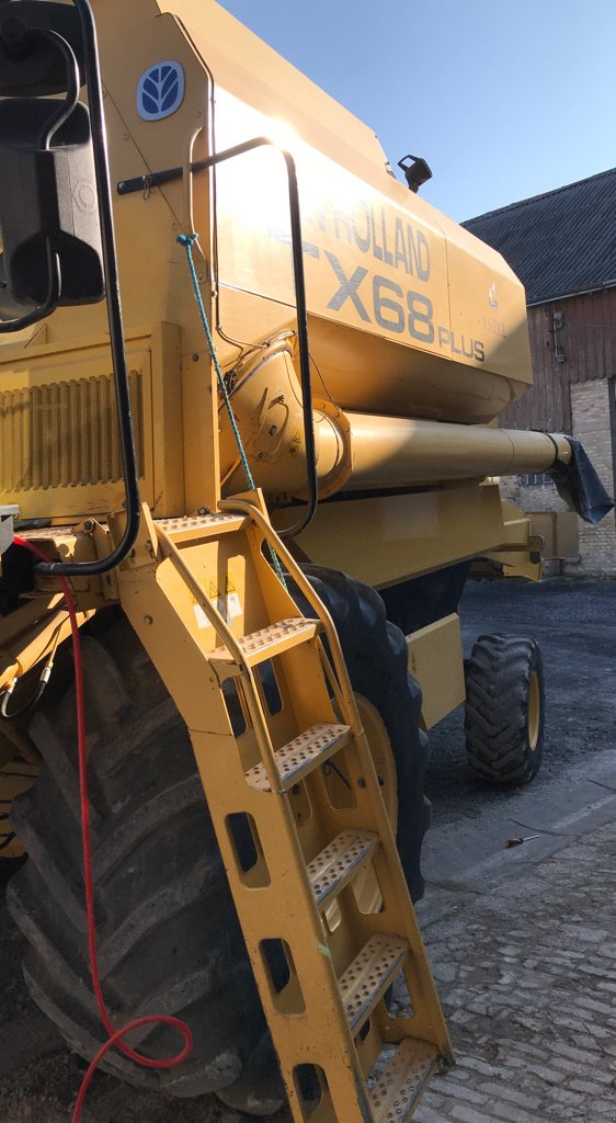 Mähdrescher du type New Holland TX 68, Gebrauchtmaschine en VERT TOULON (Photo 2)