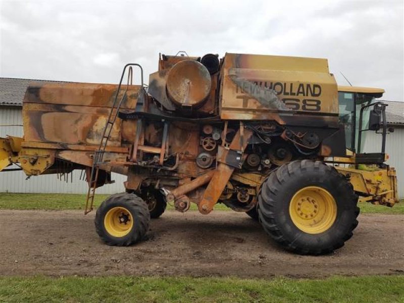 Mähdrescher du type New Holland TX68, Gebrauchtmaschine en Hemmet (Photo 2)