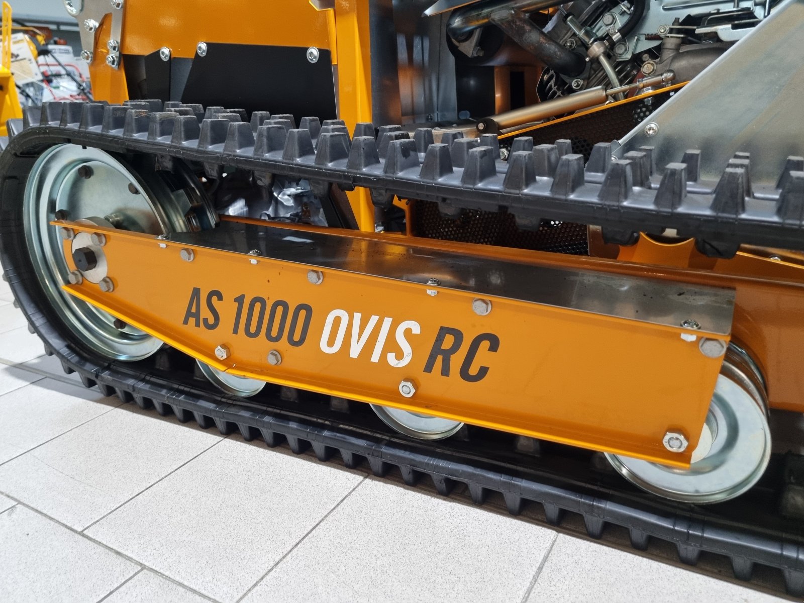 Mähraupe van het type AS-Motor AS 1000 OVIS RC, Neumaschine in Olpe (Foto 12)