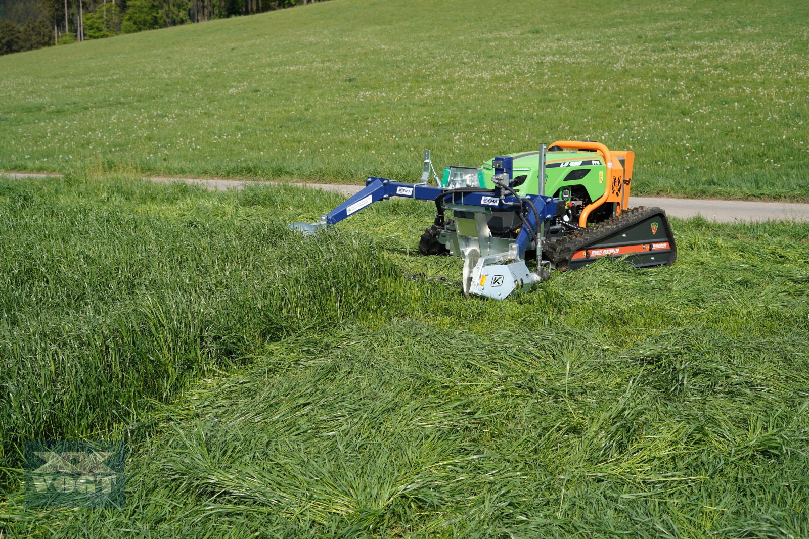 Mähraupe tipa MDB LV400 PRO X Mähraupe /Funkraupe mit Doppelmesser Frontmähwerk-Lagergerät, Neumaschine u Schmallenberg (Slika 3)