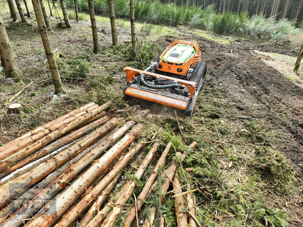 Mähraupe van het type MDB LV800 PRO Mulchraupe /Funkraupe /Forstraupe /Geräteträger-Aktionsangebot-, Neumaschine in Schmallenberg (Foto 4)