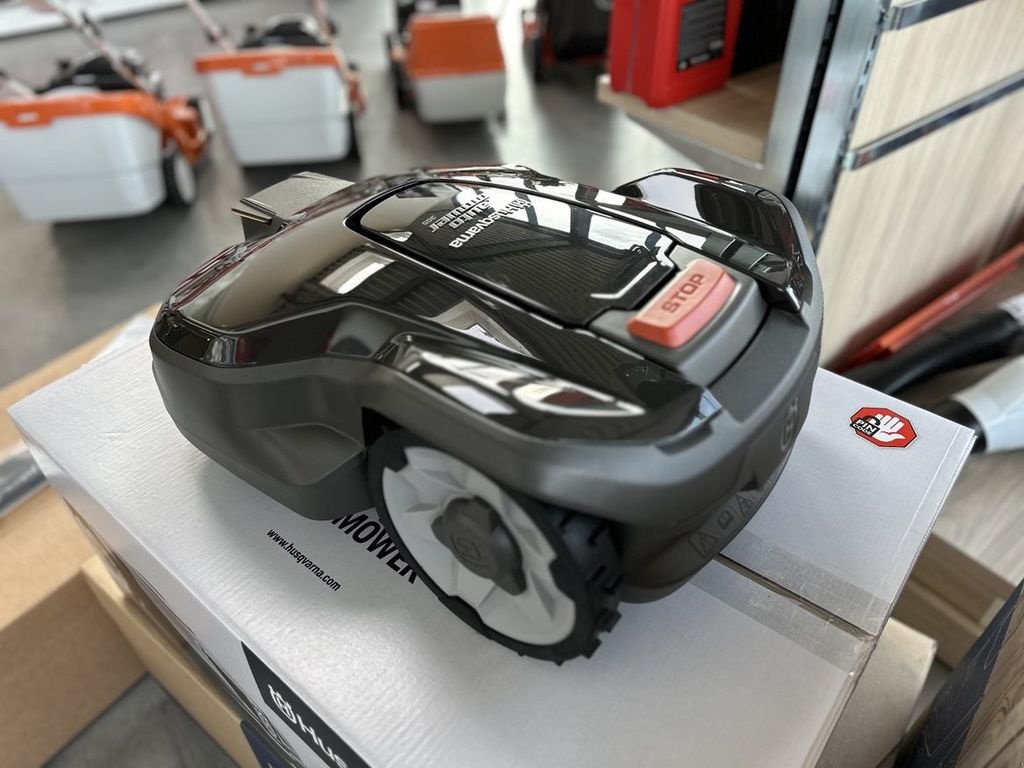 Mähroboter du type Husqvarna AM 305 Automower, Neumaschine en St. Marienkirchen (Photo 4)