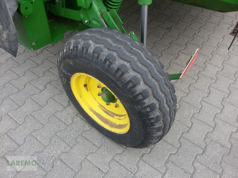 Mähwerk Türe ait John Deere 1365 Anhängemähwerk Kuhn, Gebrauchtmaschine içinde Langenwetzendorf (resim 5)