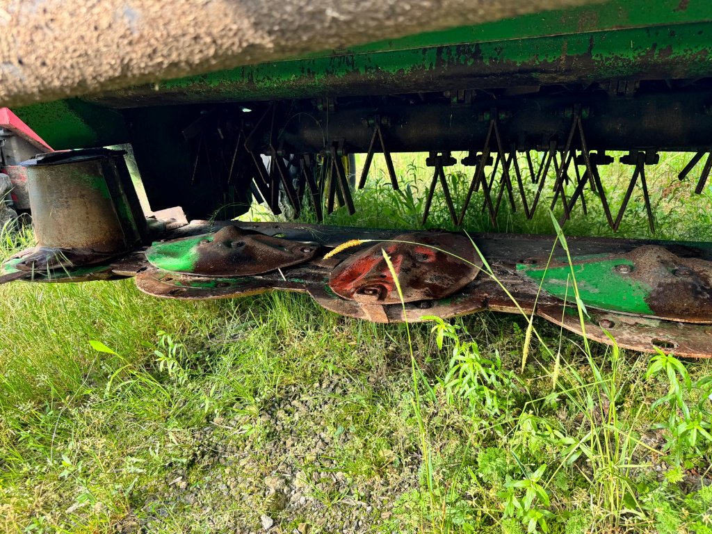 Mähwerk des Typs John Deere 1365, Gebrauchtmaschine in LIMEY-REMENAUVILLE (Bild 3)