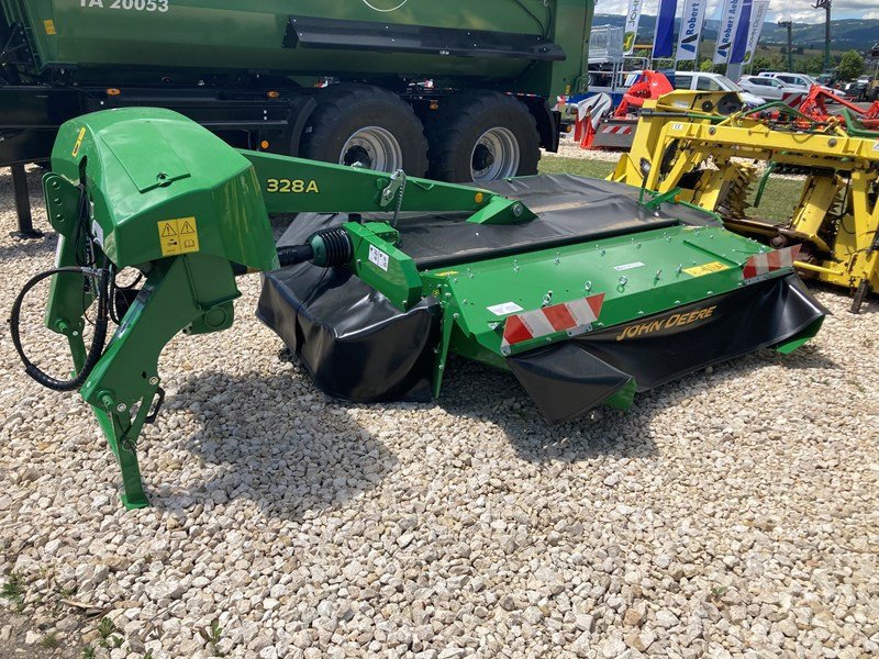 Mähwerk des Typs John Deere 328 A, Neumaschine in Chavornay (Bild 1)