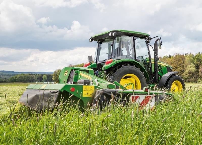 Mähwerk du type John Deere 328 A, Ausstellungsmaschine en Ersingen (Photo 1)