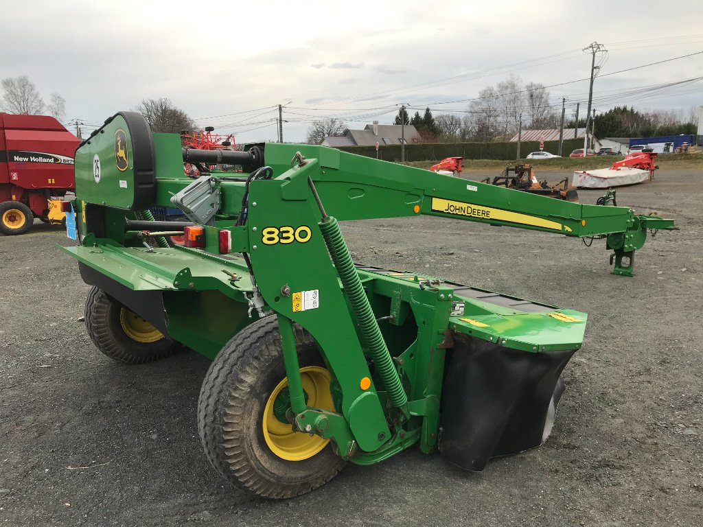 Mähwerk του τύπου John Deere 830 DESTOCKAGE, Gebrauchtmaschine σε UZERCHE (Φωτογραφία 3)