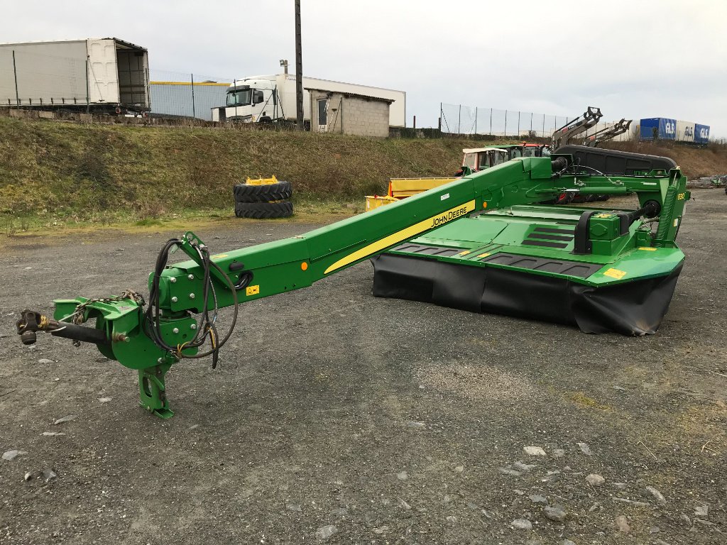 Mähwerk typu John Deere 830 DESTOCKAGE, Gebrauchtmaschine w UZERCHE (Zdjęcie 2)