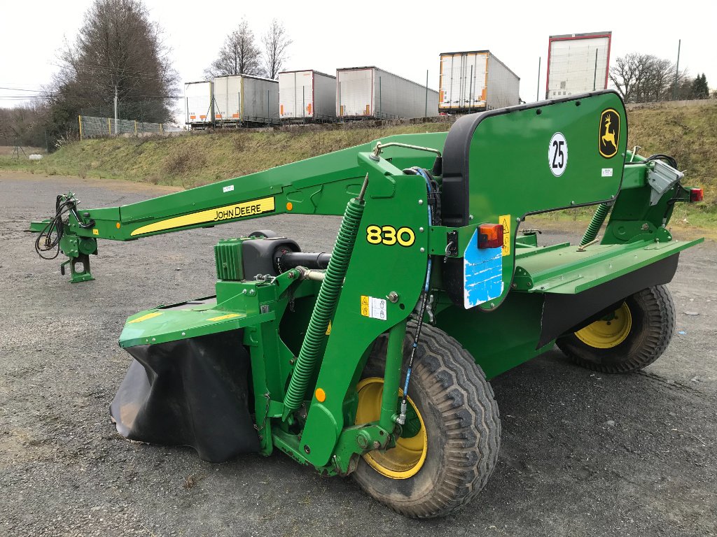 Mähwerk typu John Deere 830 DESTOCKAGE, Gebrauchtmaschine v UZERCHE (Obrázok 4)