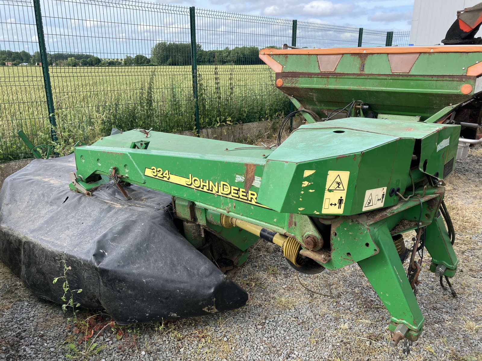 Mähwerk tip John Deere FAUCHEUSE 324, Gebrauchtmaschine in BEAUVOIS (Poză 1)