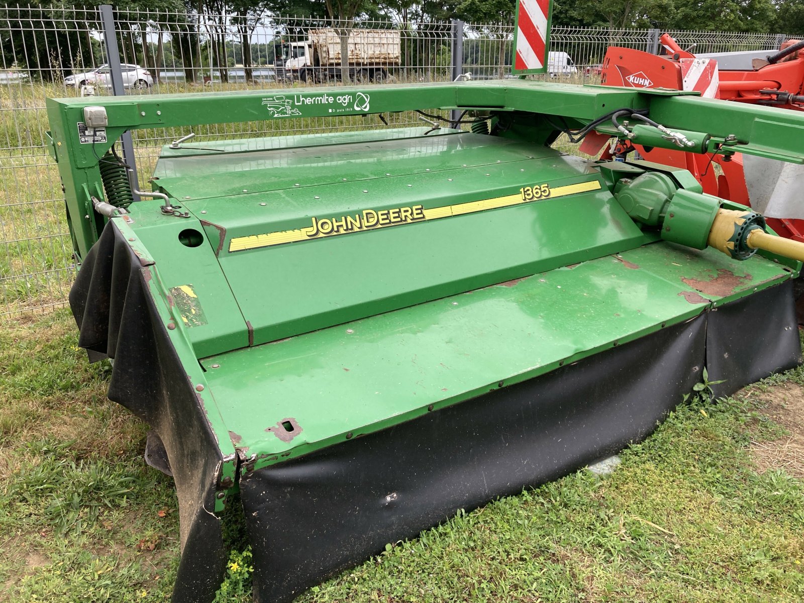 Mähwerk типа John Deere FAUCHEUSE CONDITIONNEUSE 1365, Gebrauchtmaschine в ST CLEMENT DE LA PLACE (Фотография 2)