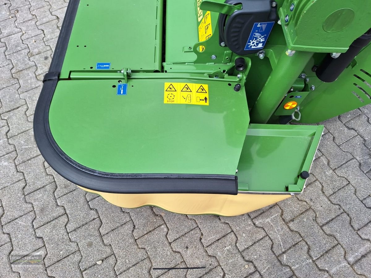 Mähwerk des Typs Krone EasyCut F 320 CV geschoben, Neumaschine in Gampern (Bild 11)