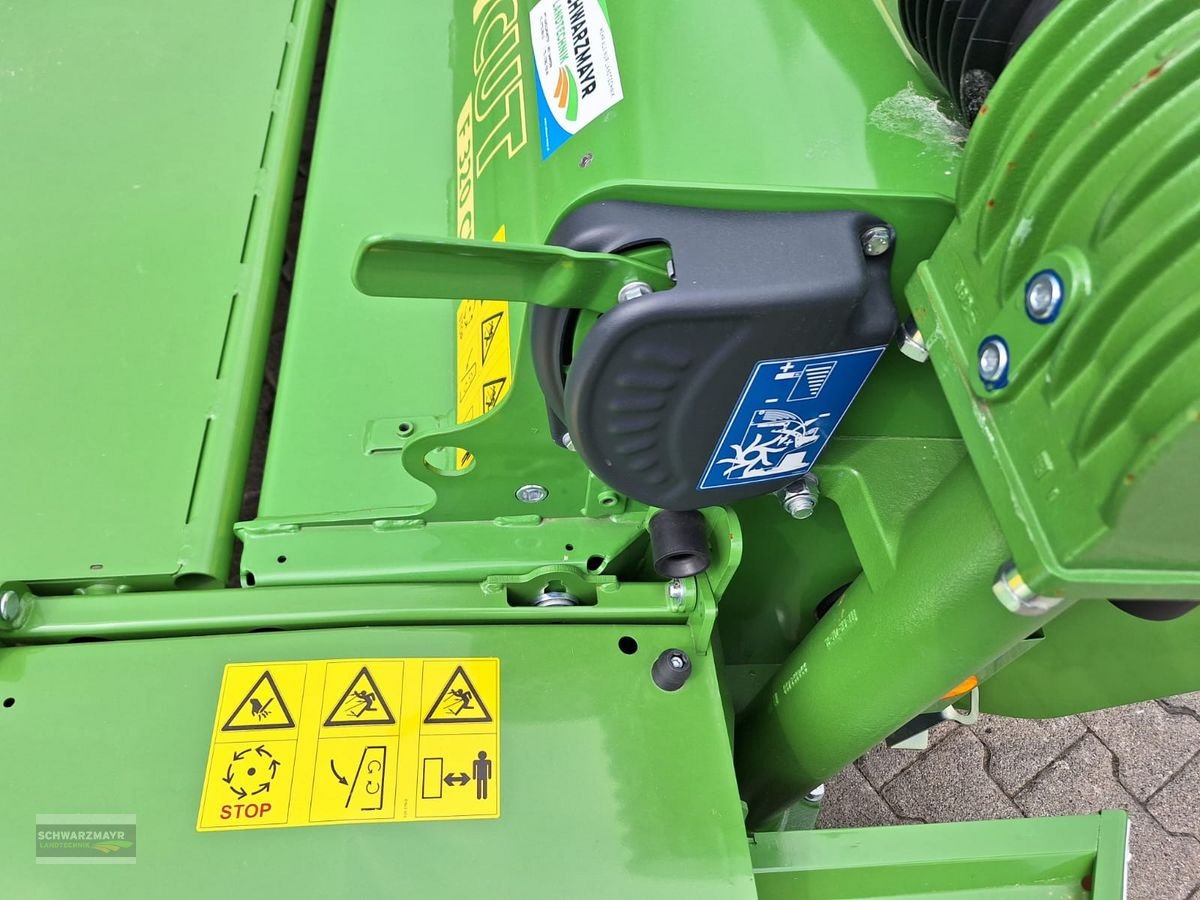 Mähwerk des Typs Krone EasyCut F 320 CV geschoben, Neumaschine in Gampern (Bild 13)