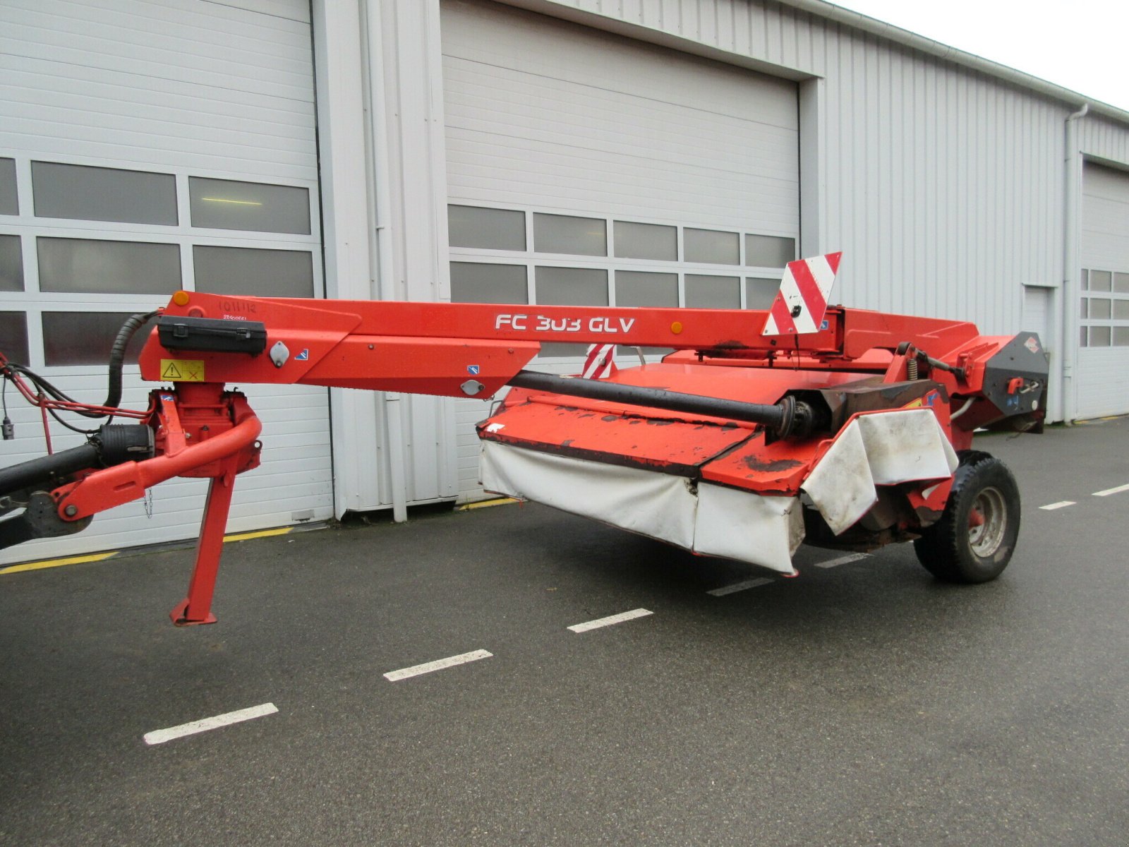 Mähwerk of the type Kuhn FAUCHEUSE KUHN FC 303 GLV, Gebrauchtmaschine in PLOUIGNEAU (Picture 1)