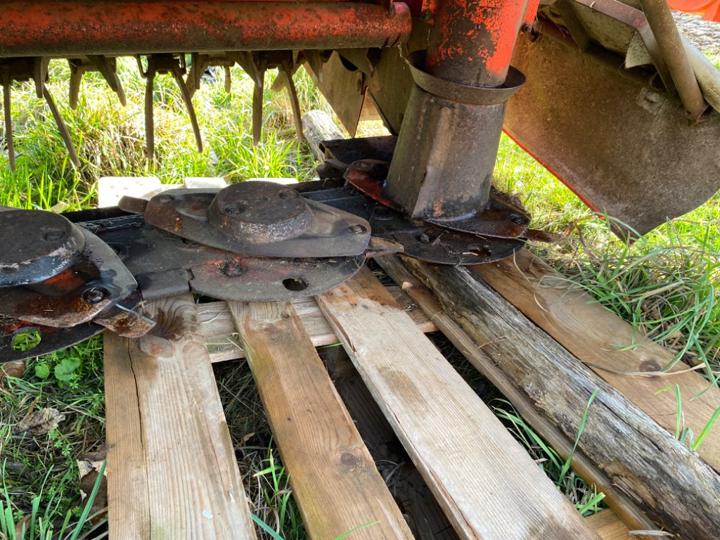 Mähwerk van het type Kuhn FC 243, Gebrauchtmaschine in VERNOUX EN VIVARAIS (Foto 3)