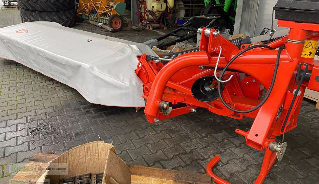 Mähwerk del tipo Kuhn GMD 355 FF montiert, November Aktion / mit Frühbezug, 800 € sparen, Neumaschine In Nördlingen (Immagine 6)