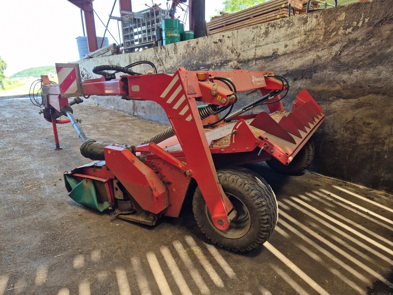 Mähwerk van het type Kverneland Taarup 4232 lt, Gebrauchtmaschine in MANDRES-SUR-VAIR (Foto 3)