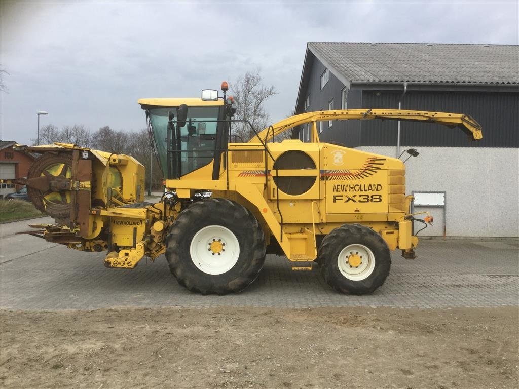 Maisgebiss типа New Holland FX 38 Velholdt inkl majsbord og pickup, Gebrauchtmaschine в Kongerslev (Фотография 1)