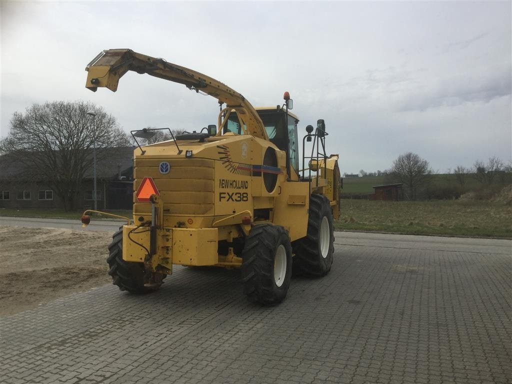 Maisgebiss от тип New Holland FX 38 Velholdt inkl majsbord og pickup, Gebrauchtmaschine в Kongerslev (Снимка 3)