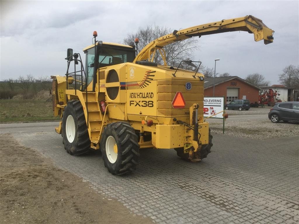 Maisgebiss del tipo New Holland FX 38 Velholdt inkl majsbord og pickup, Gebrauchtmaschine In Kongerslev (Immagine 2)