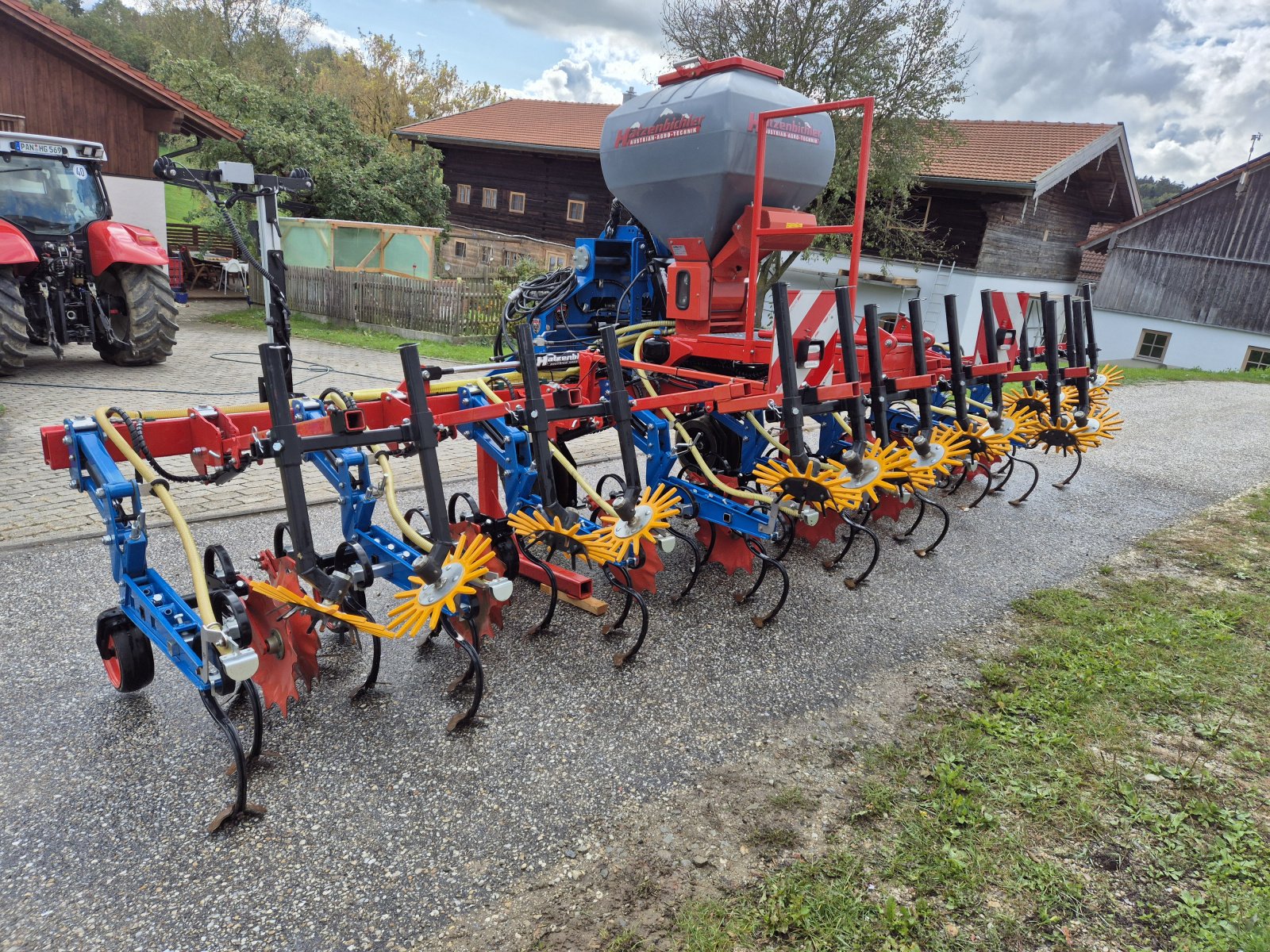 Maishackgerät Türe ait Hatzenbichler Hackgerät 8 reihig Section Control Isobus Mais Verschubrahmen Kamersteuerung, Gebrauchtmaschine içinde Dietersburg (resim 2)