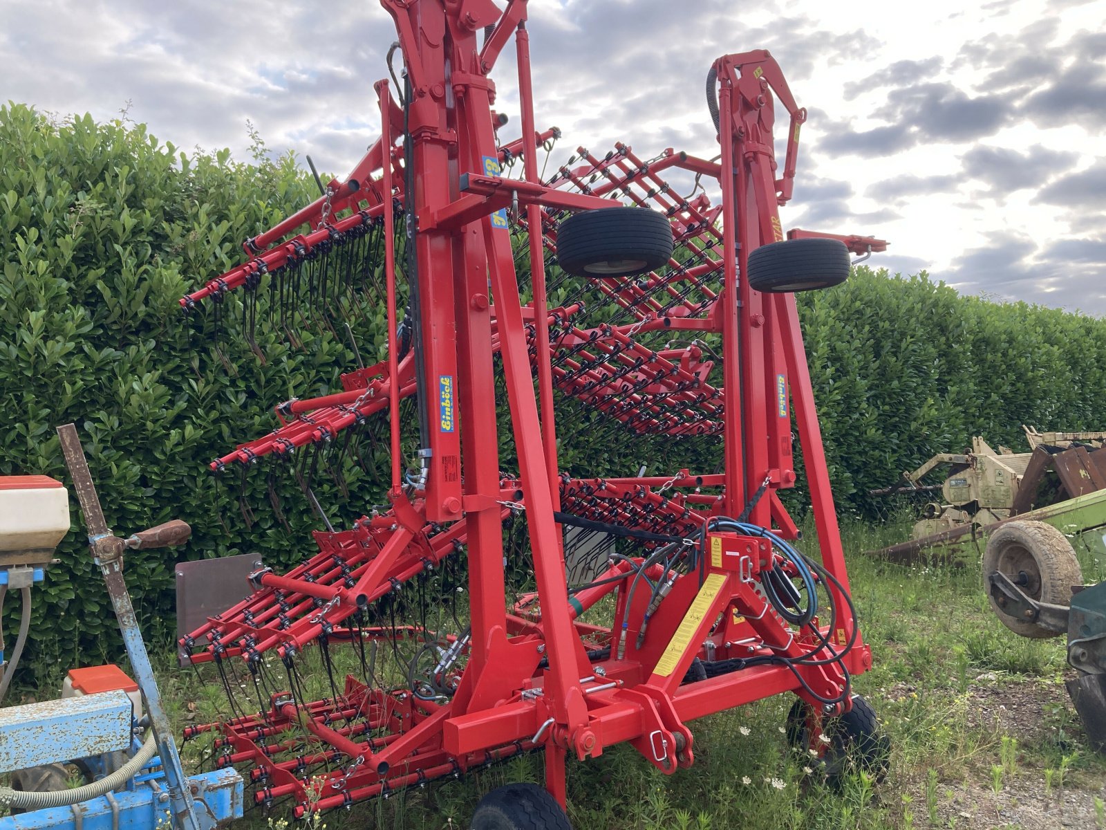 Maishackgerät del tipo Hatzenbichler HOUE ROTATIVE 6 M, Gebrauchtmaschine en ST CLEMENT DE LA PLACE (Imagen 4)