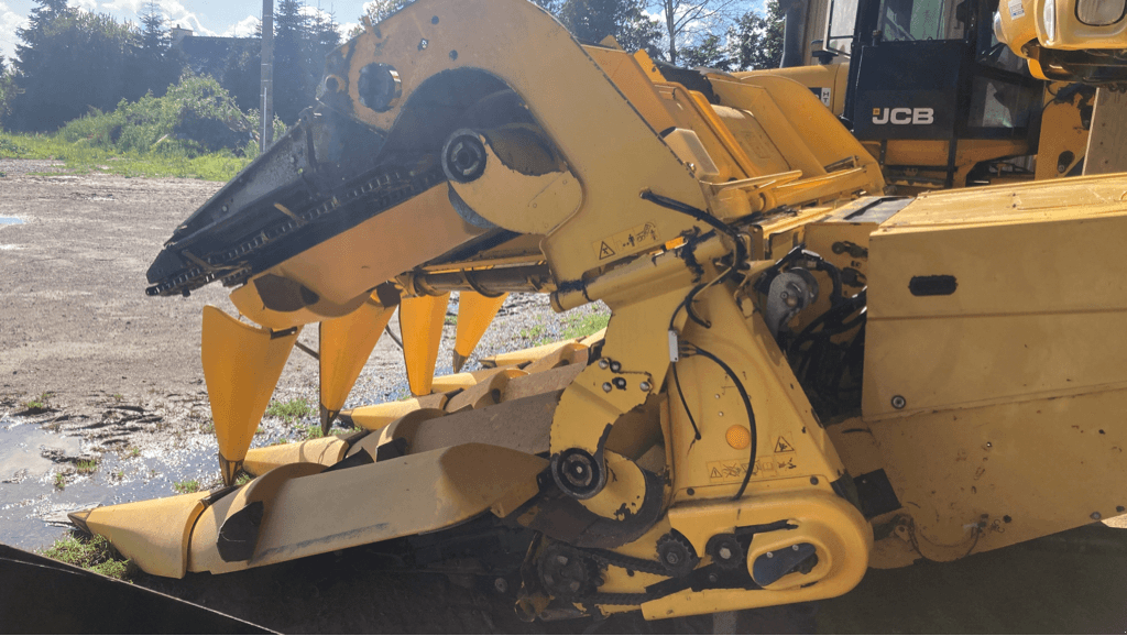 Maispflückvorsatz van het type New Holland MF 875W, Gebrauchtmaschine in TREMEUR (Foto 3)