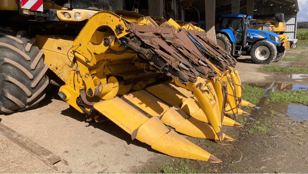 Maispflückvorsatz van het type New Holland MF 875W, Gebrauchtmaschine in TREMEUR (Foto 1)