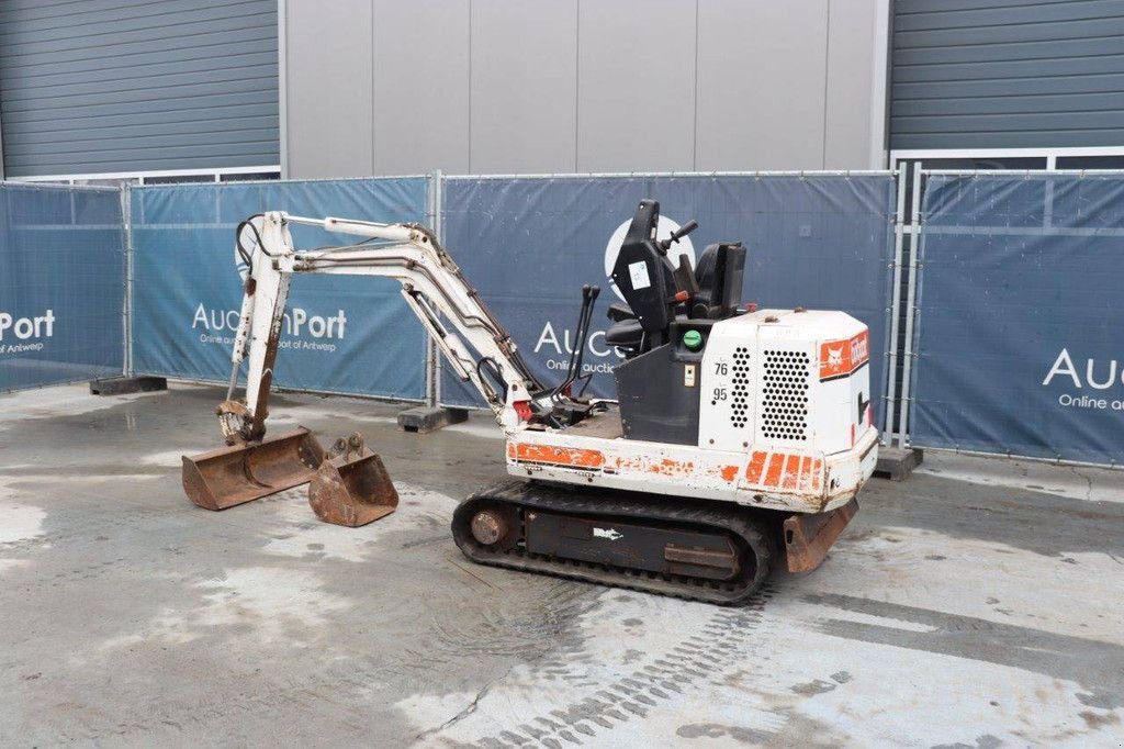 Minibagger du type Bobcat 220, Gebrauchtmaschine en Antwerpen (Photo 3)