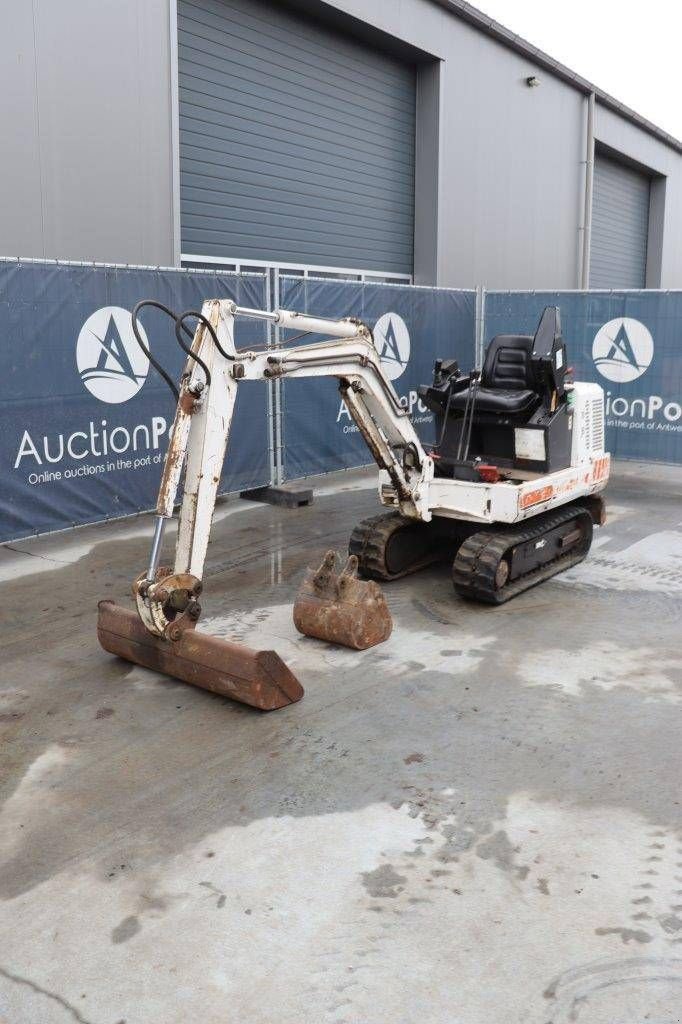 Minibagger du type Bobcat 220, Gebrauchtmaschine en Antwerpen (Photo 10)