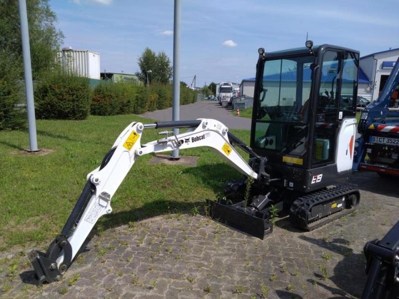 Minibagger of the type Bobcat E 17, Neumaschine in Vehlow