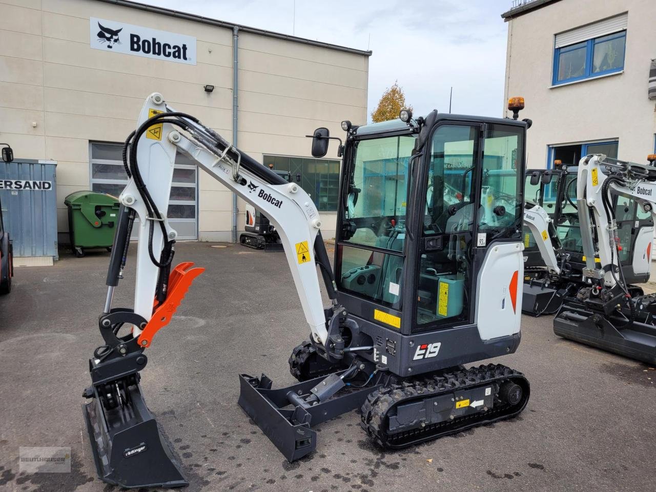 Minibagger of the type Bobcat E 19, Neumaschine in Weimar (Picture 1)