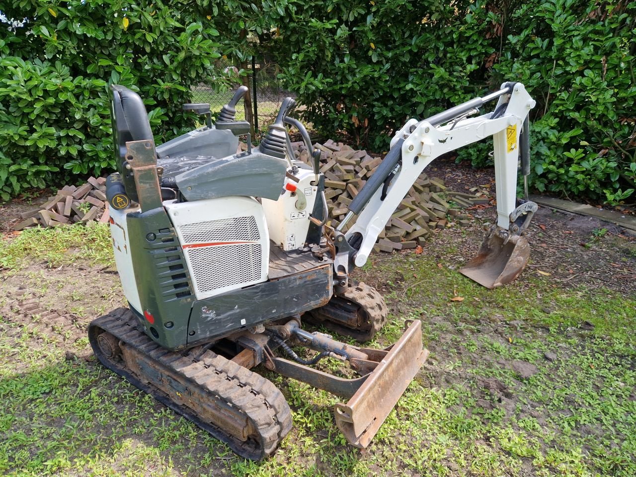 Minibagger du type Bobcat E10, Gebrauchtmaschine en Oirschot (Photo 3)