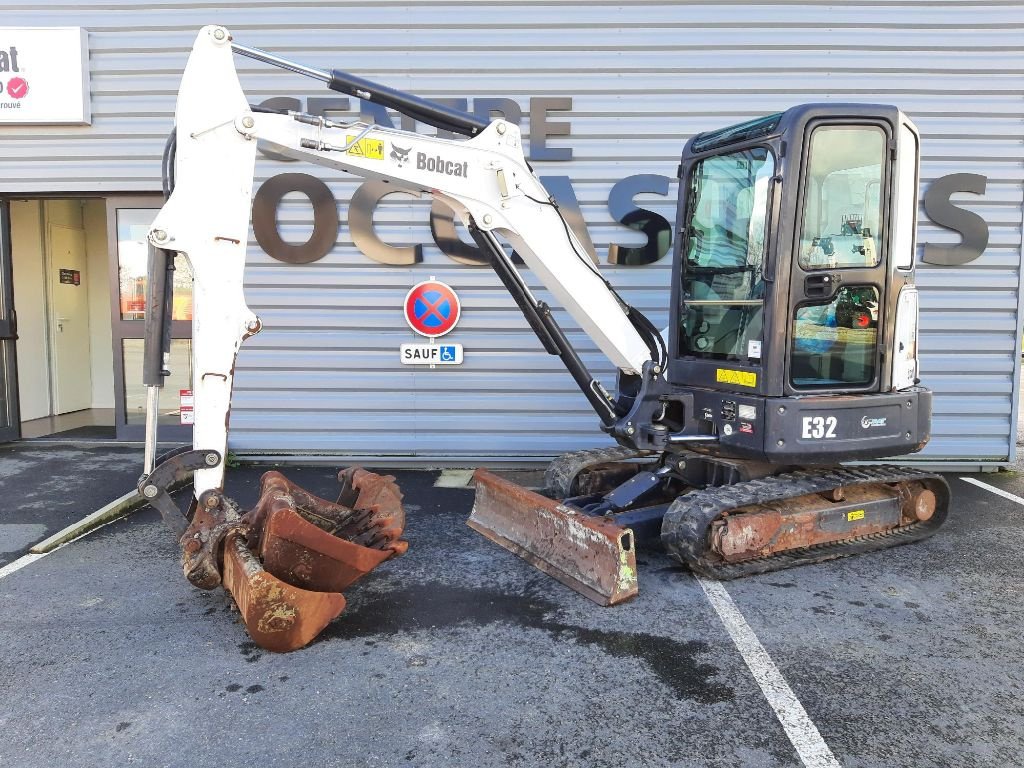 Minibagger typu Bobcat E32, Gebrauchtmaschine w GRANDCHAMPS DES FONTAINES (Zdjęcie 1)