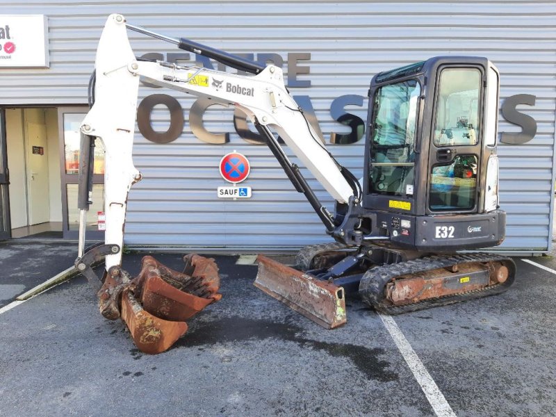 Minibagger du type Bobcat E32, Gebrauchtmaschine en GRANDCHAMPS DES FONTAINES (Photo 1)