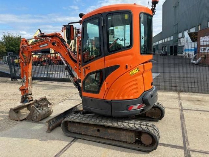 Minibagger des Typs Doosan DX 27 Z, Gebrauchtmaschine in MOL (Bild 2)