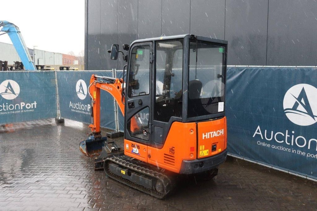 Minibagger del tipo Hitachi ZX19U-5A, Gebrauchtmaschine en Antwerpen (Imagen 3)