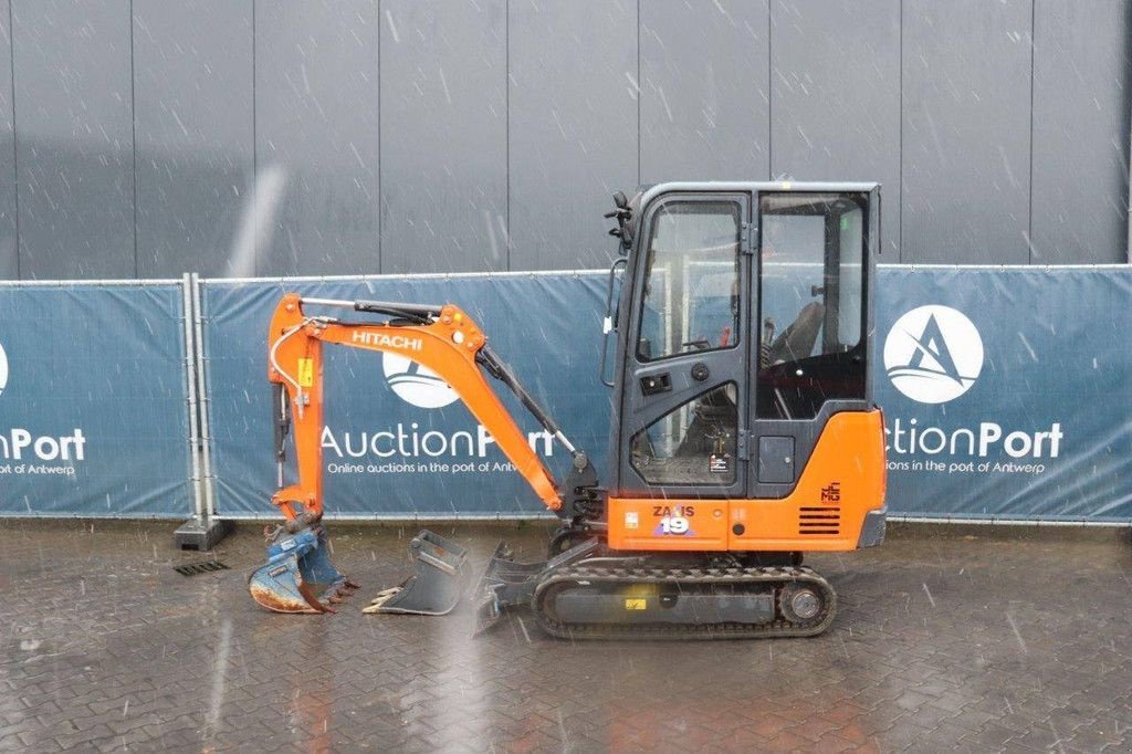 Minibagger del tipo Hitachi ZX19U-5A, Gebrauchtmaschine en Antwerpen (Imagen 2)