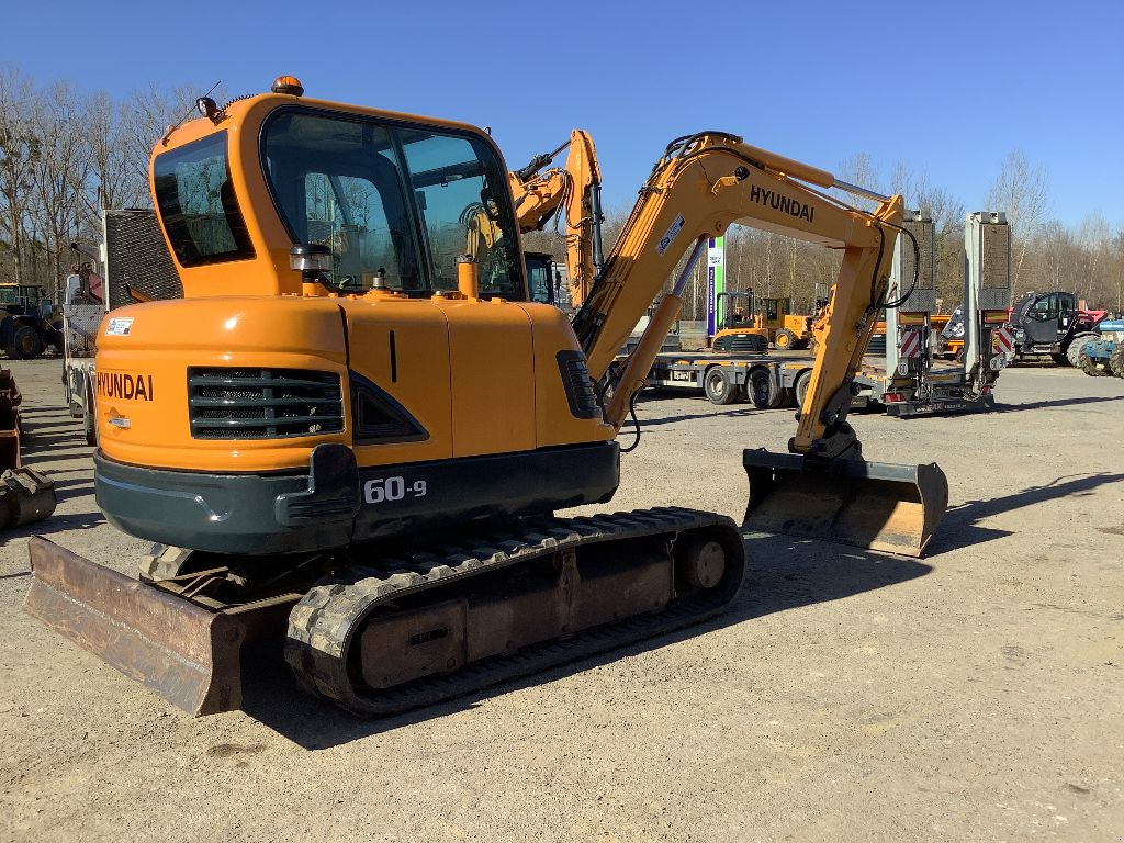 Minibagger от тип Hyundai R60-9, Gebrauchtmaschine в L'ISLE JOURDAIN (Снимка 5)