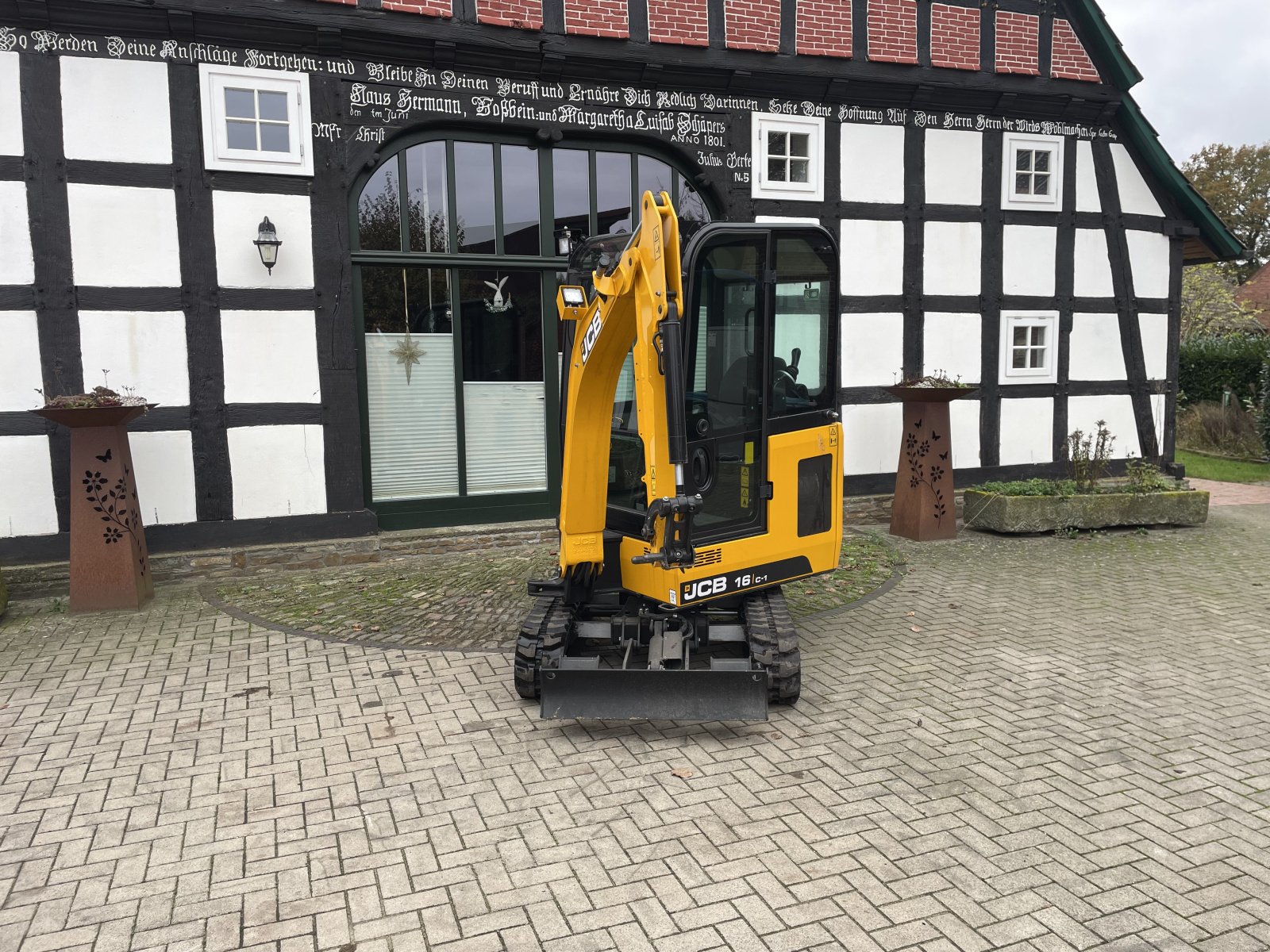 Minibagger des Typs JCB 16C-1, Gebrauchtmaschine in Hunteburg (Bild 2)