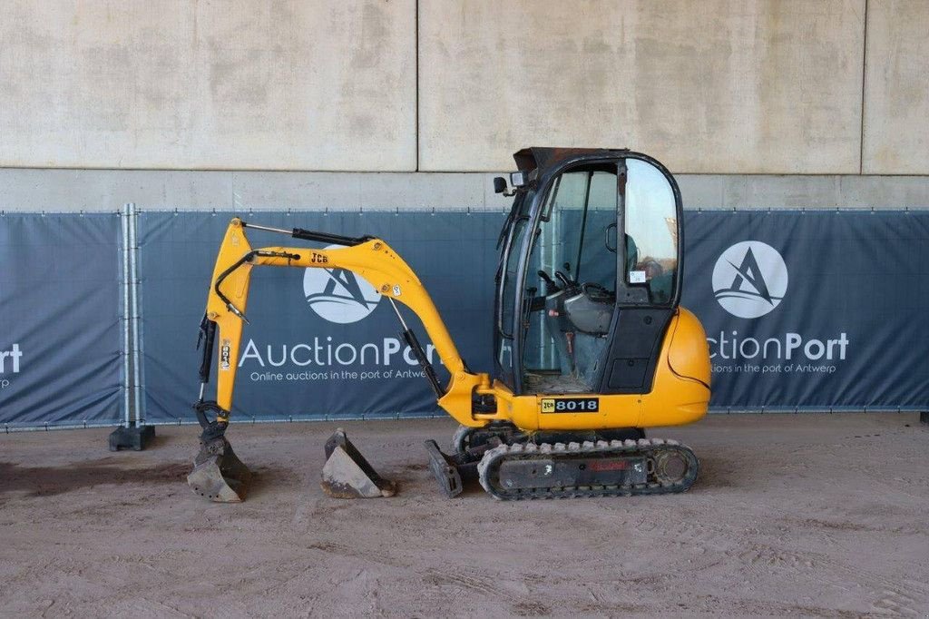 Minibagger des Typs JCB 8018, Gebrauchtmaschine in Antwerpen (Bild 1)