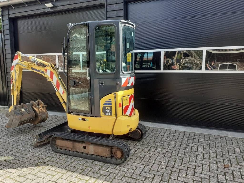 Minibagger of the type Komatsu PC 18 MR-3 minigraver met 3 bakken, Gebrauchtmaschine in Ederveen (Picture 2)