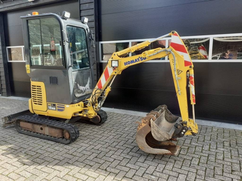 Minibagger del tipo Komatsu PC 18 MR-3 minigraver met 3 bakken, Gebrauchtmaschine en Ederveen (Imagen 7)