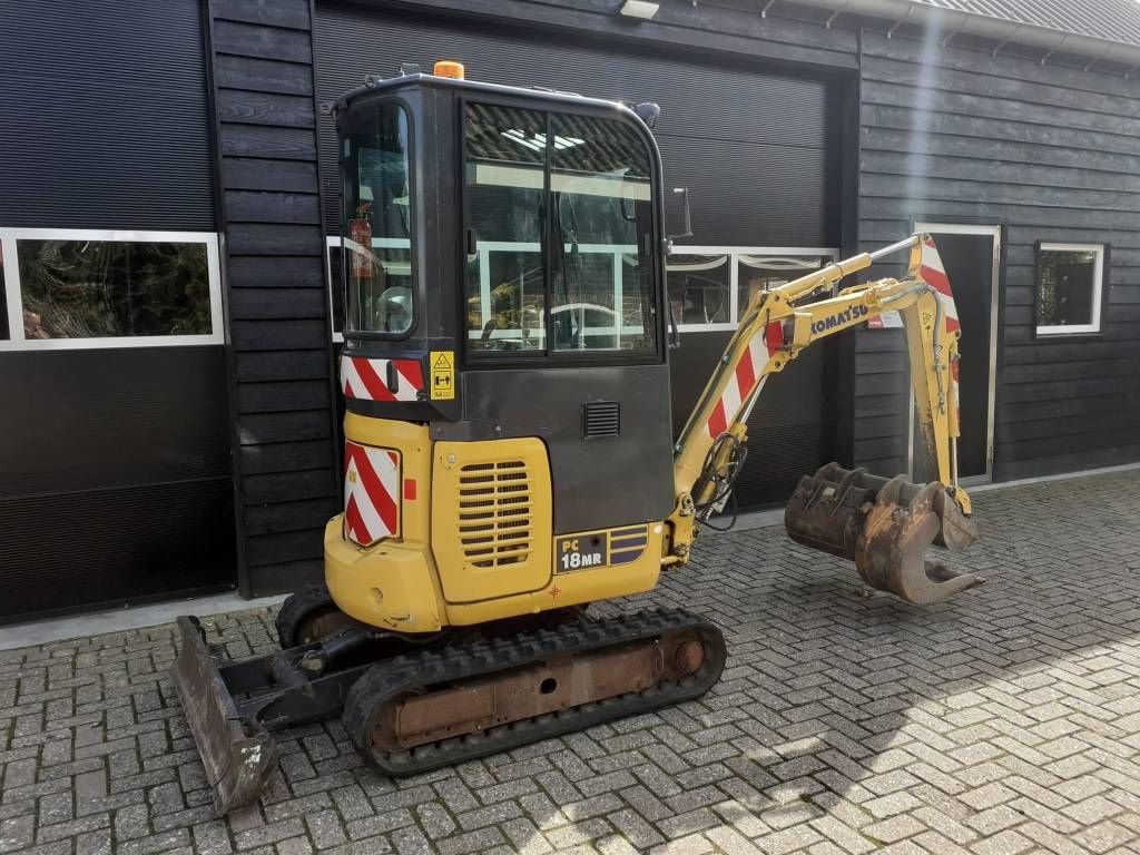 Minibagger typu Komatsu PC 18 MR-3 minigraver met 3 bakken, Gebrauchtmaschine v Ederveen (Obrázek 5)