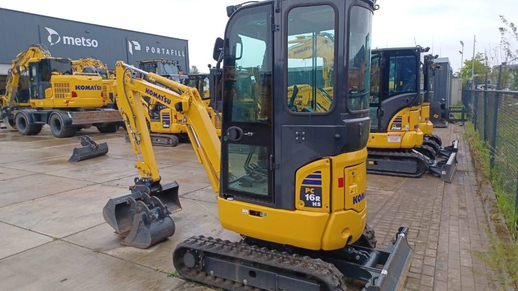 Minibagger du type Komatsu PC16R-3HS, Gebrauchtmaschine en Overijse (Photo 4)